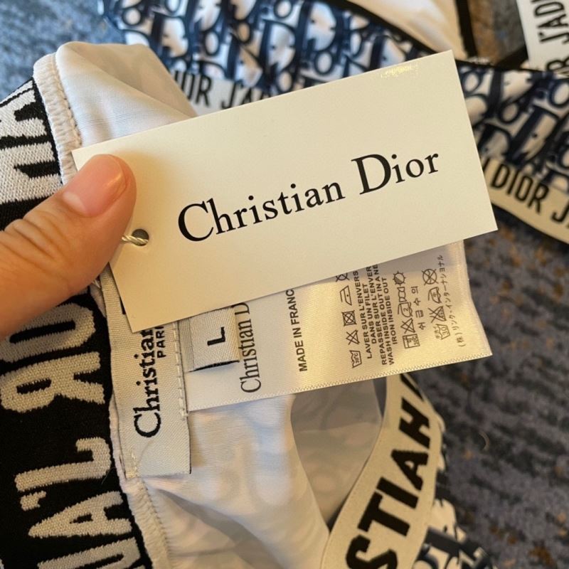 CHRISTIAN DIOR